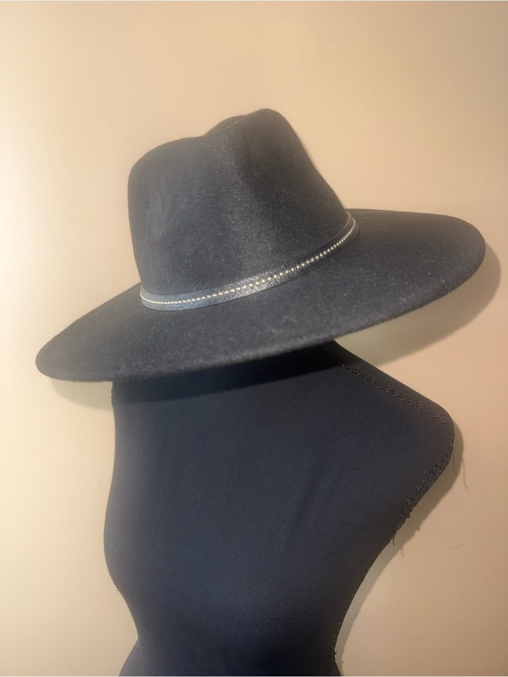 Wide Brim Black Felt Fedora Hat with Silver Band